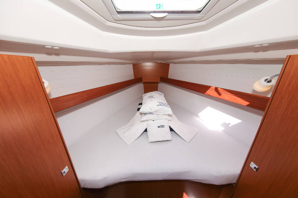 Sailing yacht Bavaria Cruiser 33 Nemo