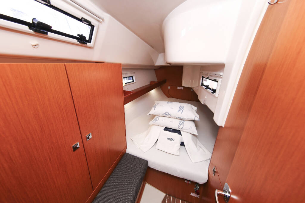 Sailing yacht Bavaria Cruiser 33 Nemo