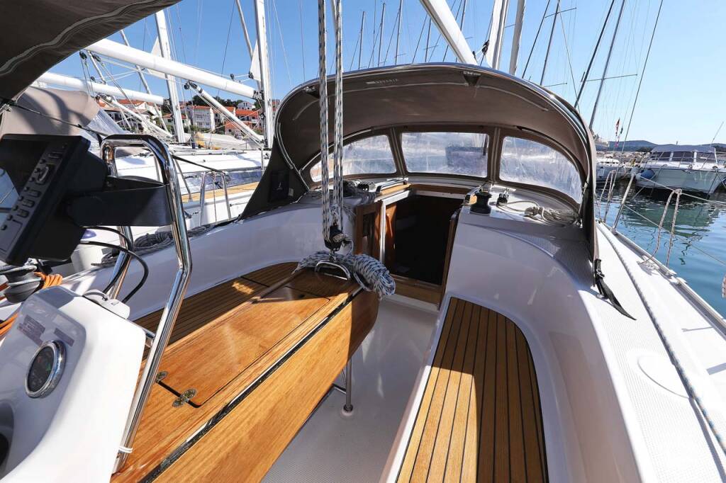 Sailing yacht Bavaria Cruiser 33 Moja Niska