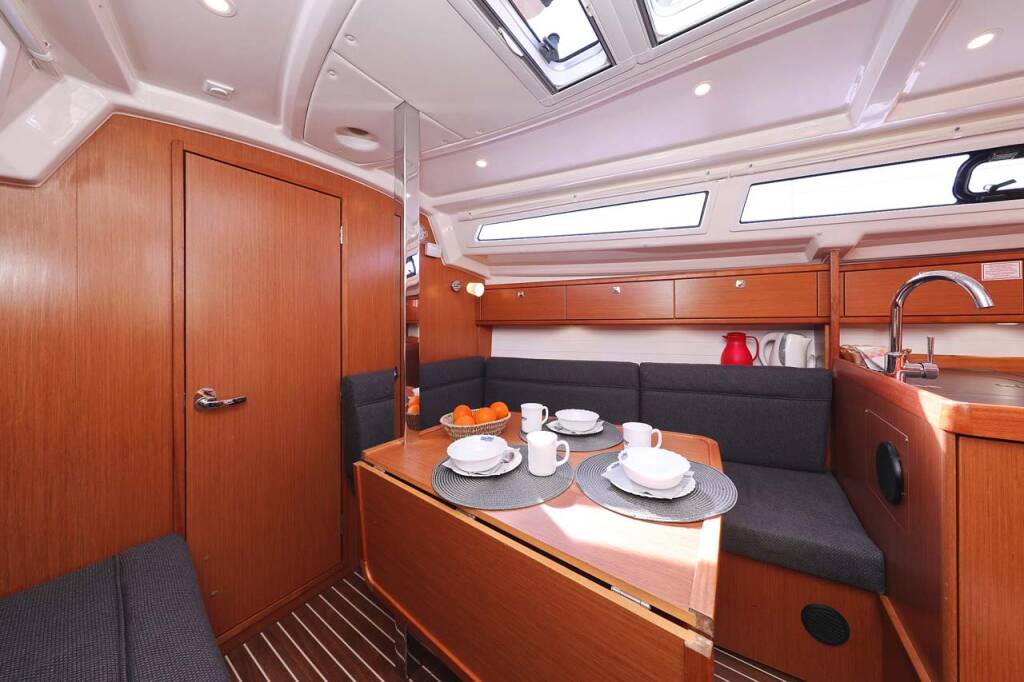 Sailing yacht Bavaria Cruiser 33 Moja Niska