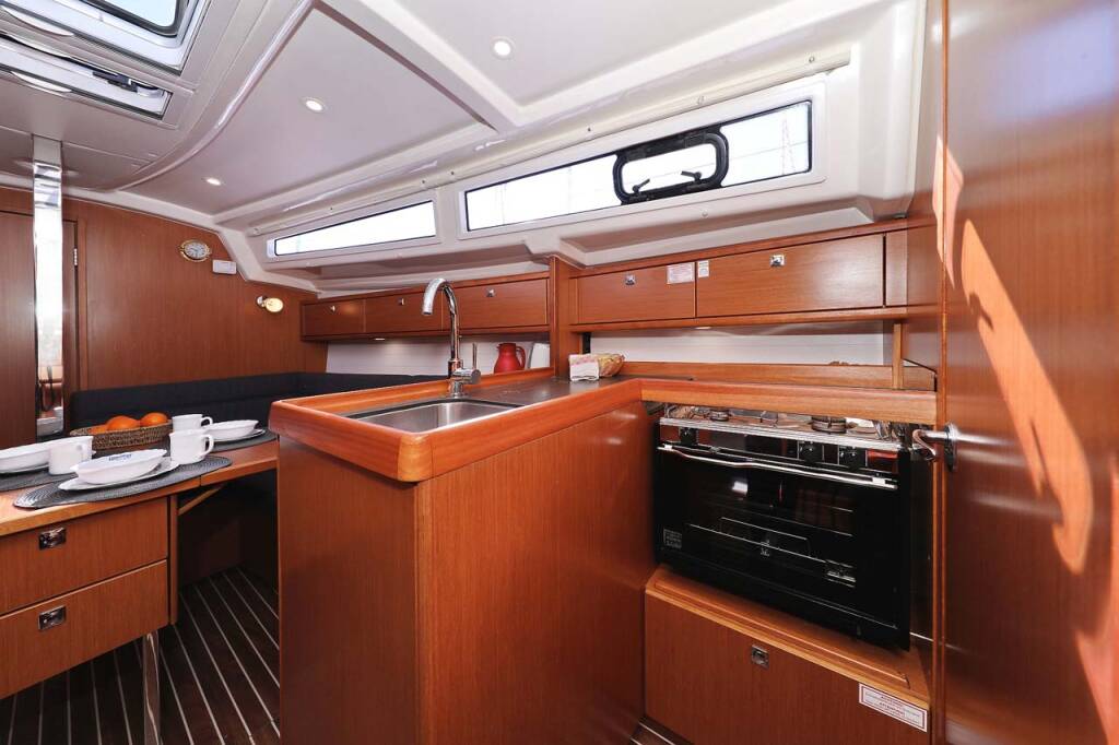 Sailing yacht Bavaria Cruiser 33 Moja Niska