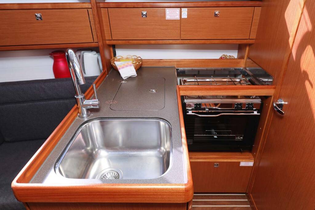 Sailing yacht Bavaria Cruiser 33 Moja Niska