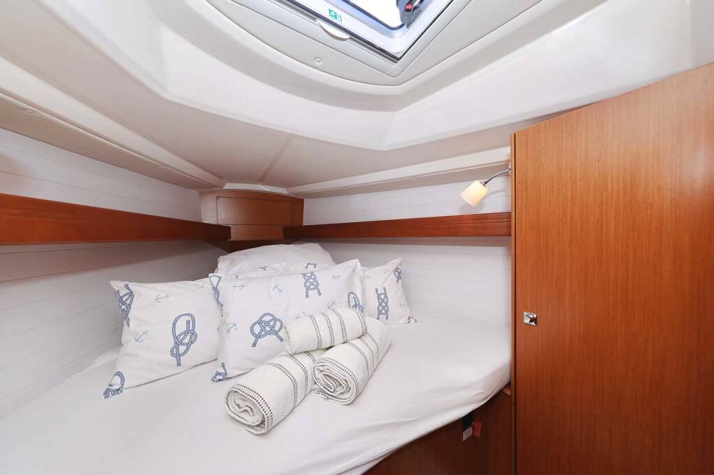 Sailing yacht Bavaria Cruiser 33 Moja Niska