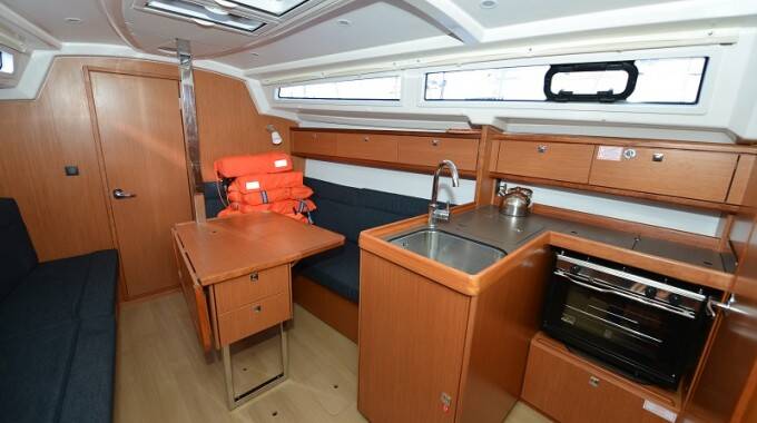 Sailing yacht Bavaria Cruiser 33 Karlo