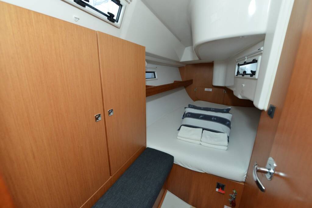 Sailing yacht Bavaria Cruiser 33 Karlo