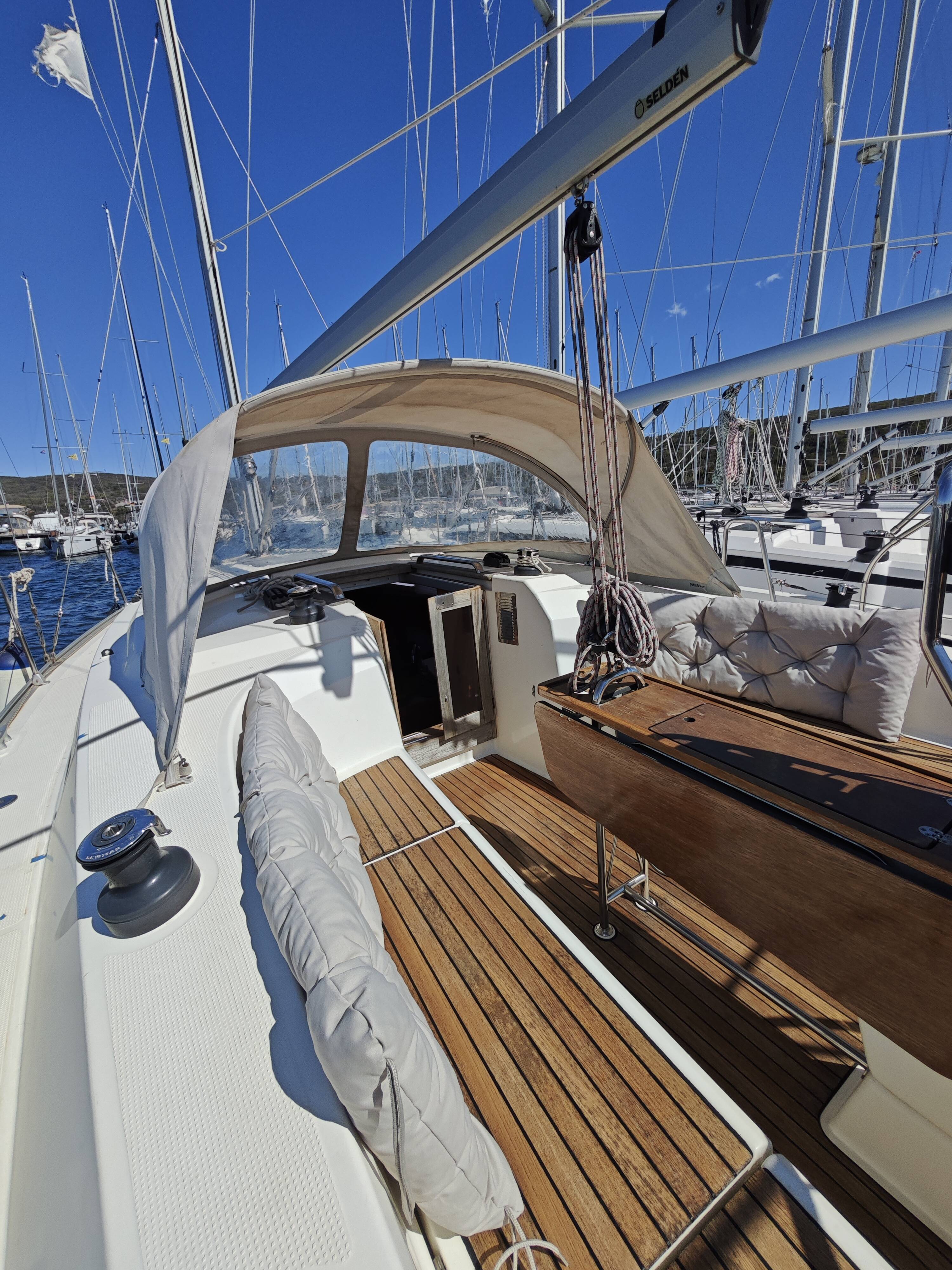Sailing yacht Bavaria Cruiser 33 Pulenat