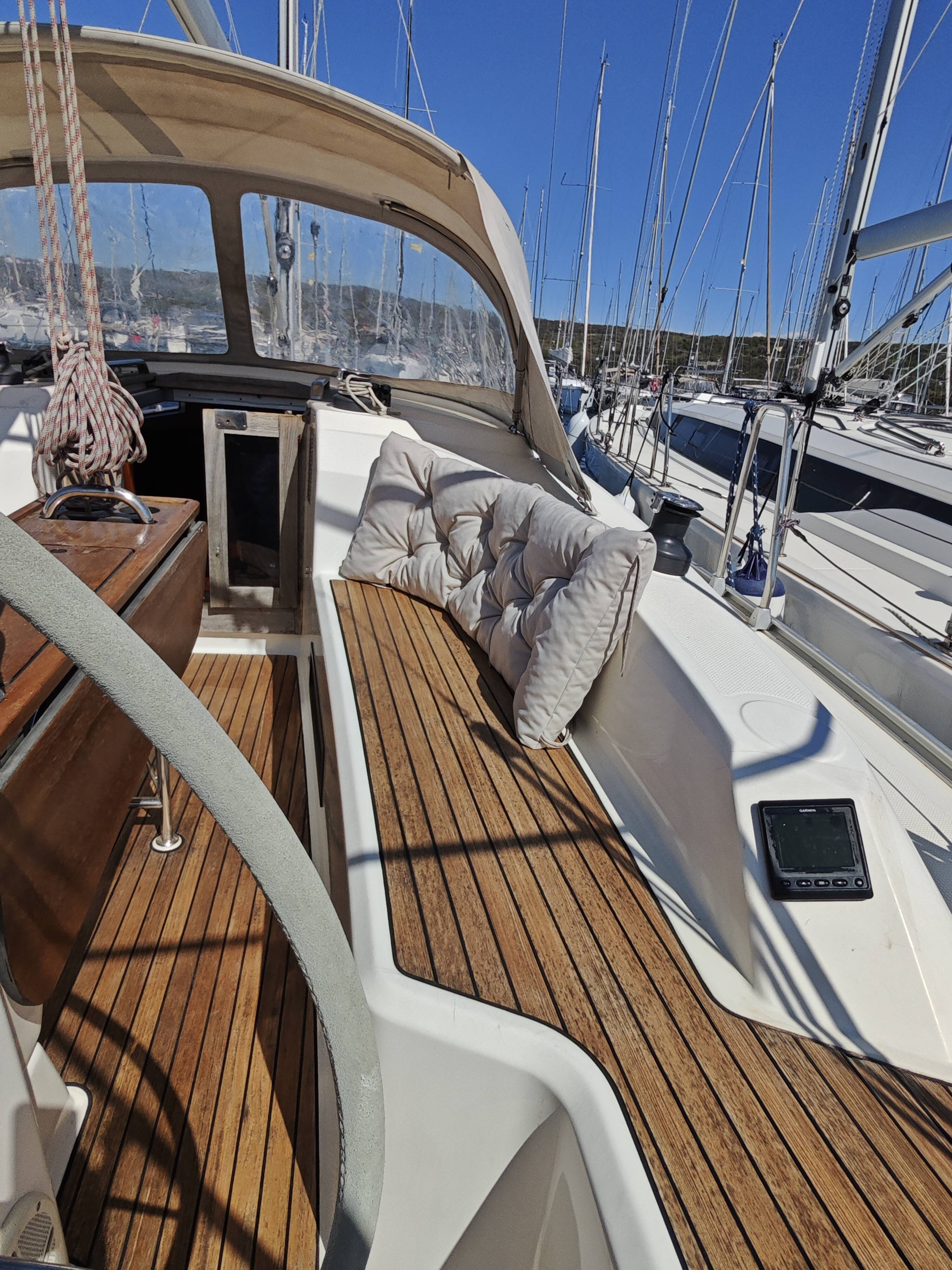 Sailing yacht Bavaria Cruiser 33 Pulenat