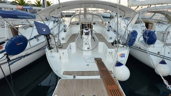 Sailing yacht Bavaria Cruiser 33 Ami