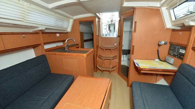 Sailing yacht Bavaria Cruiser 33 Ami
