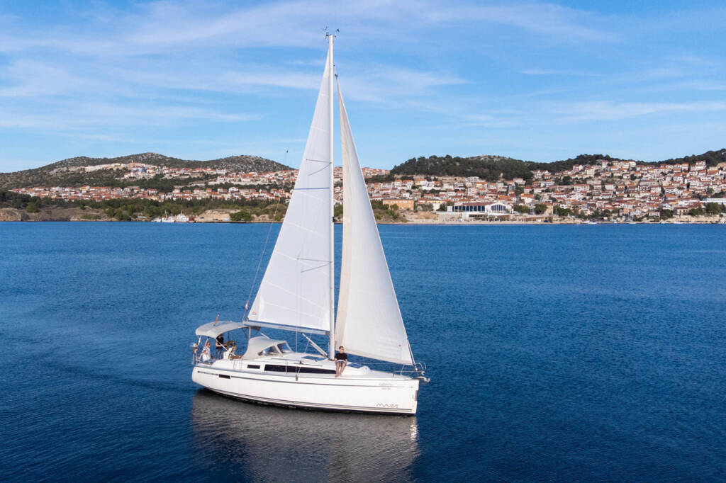 Sailing yacht Bavaria Cruiser 33 Cleopatra