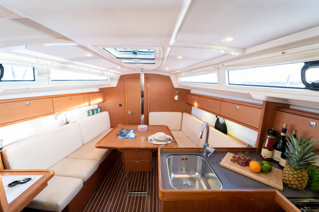 Sailing yacht Bavaria Cruiser 33 Cleopatra