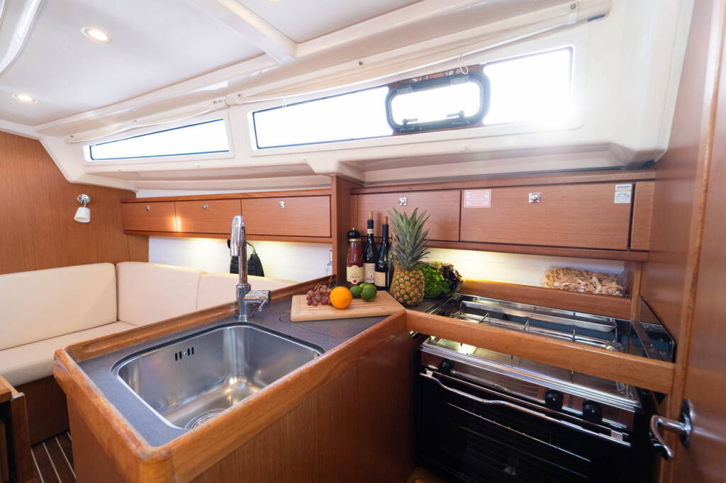 Sailing yacht Bavaria Cruiser 33 Cleopatra
