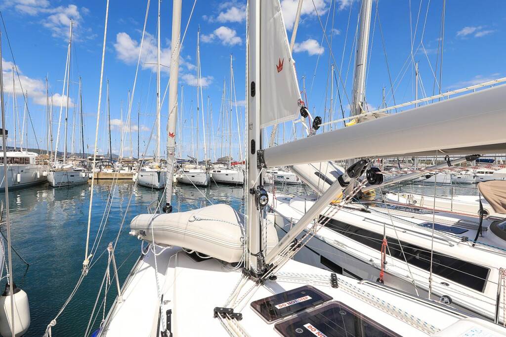 Sailing yacht Bavaria Cruiser 34 Deneb