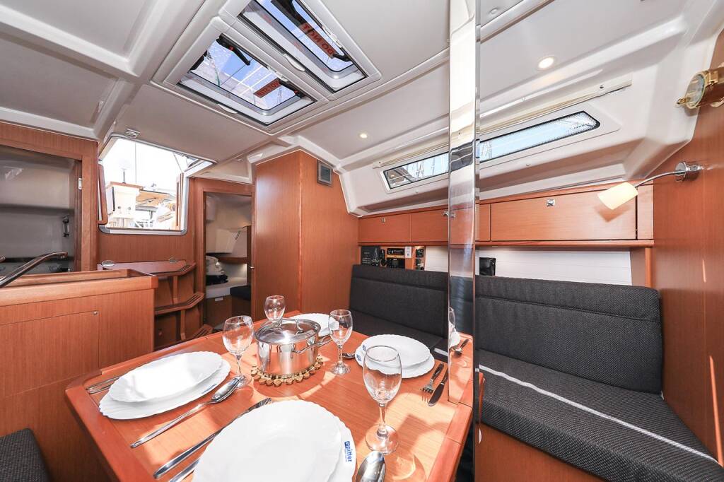 Sailing yacht Bavaria Cruiser 34 Deneb