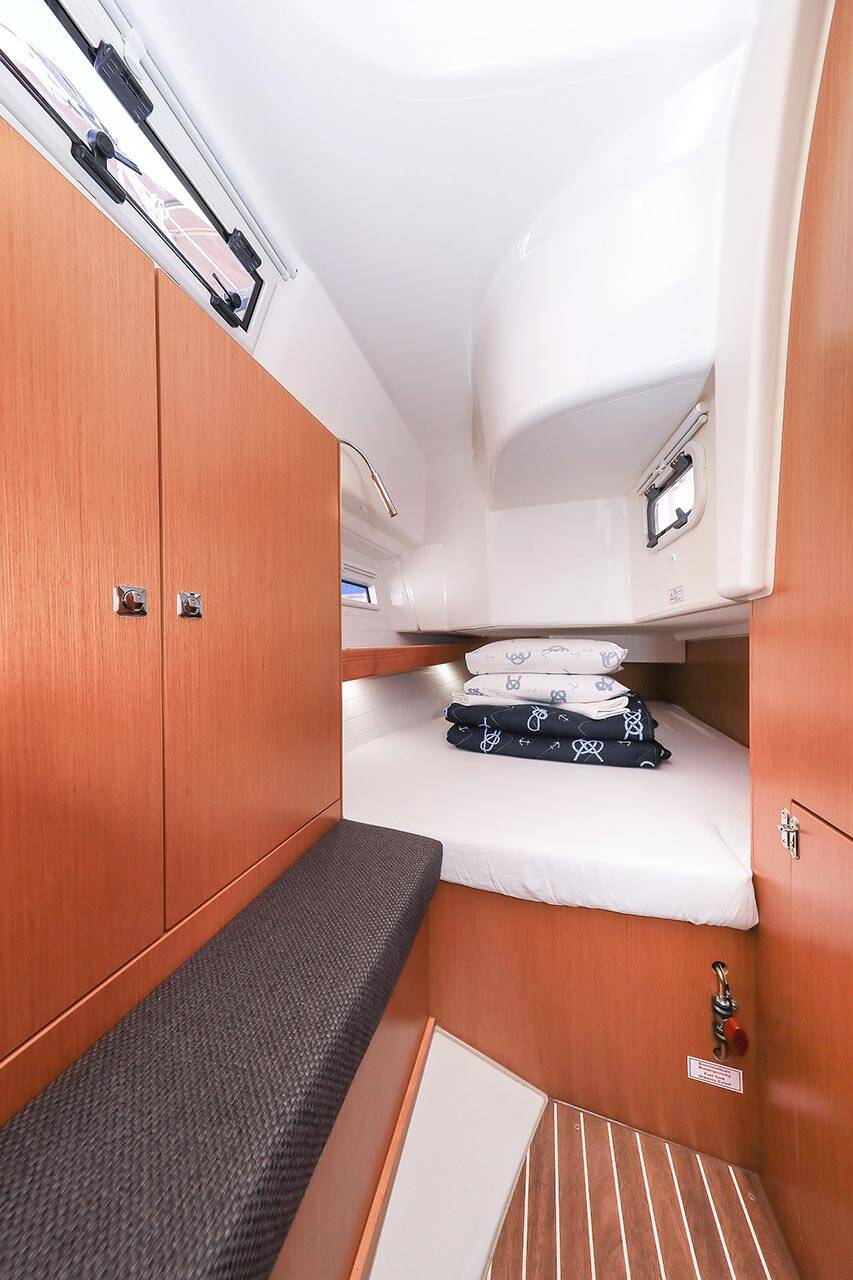 Sailing yacht Bavaria Cruiser 34 Deneb