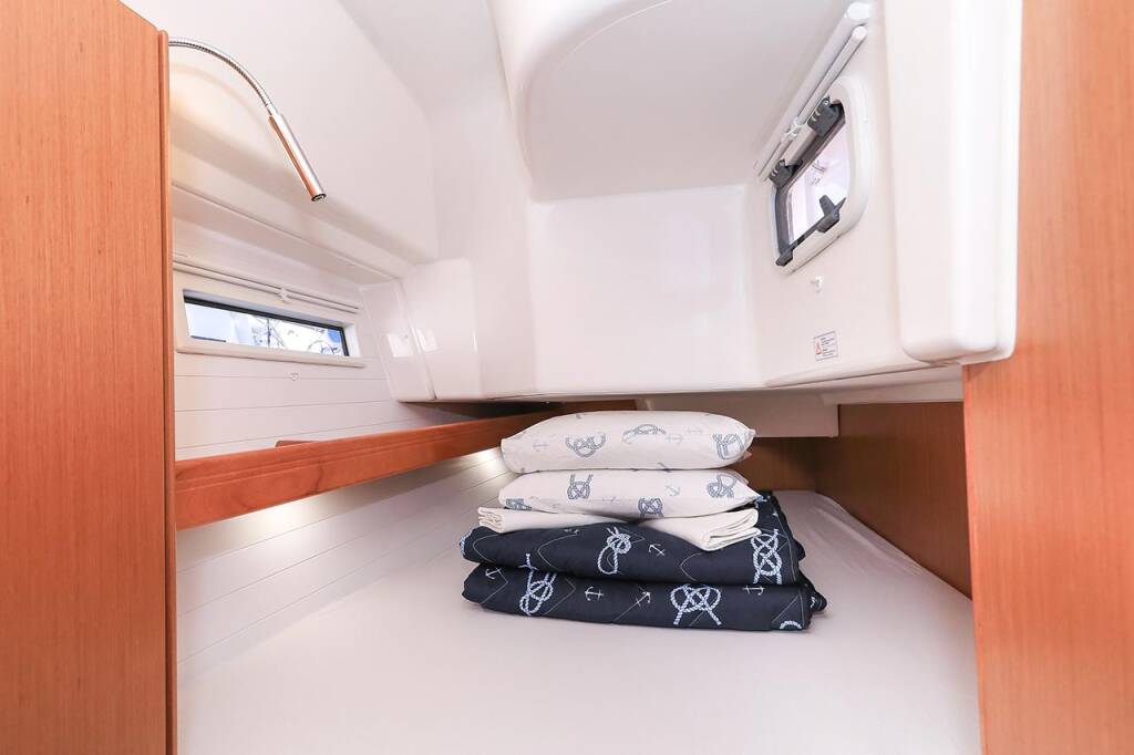 Sailing yacht Bavaria Cruiser 34 Deneb