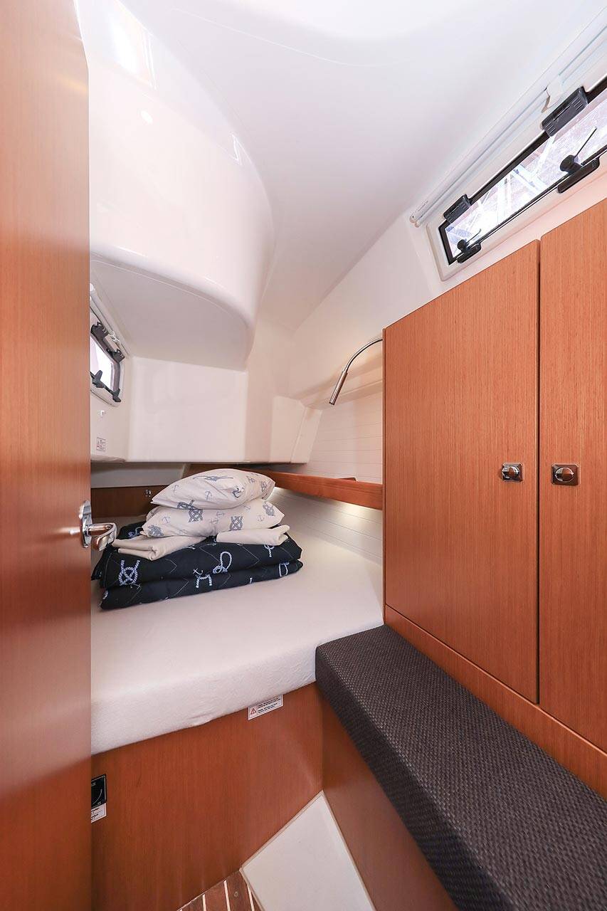Sailing yacht Bavaria Cruiser 34 Deneb