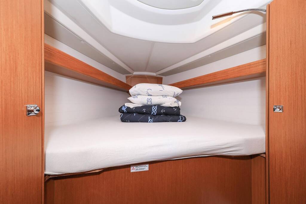 Sailing yacht Bavaria Cruiser 34 Deneb