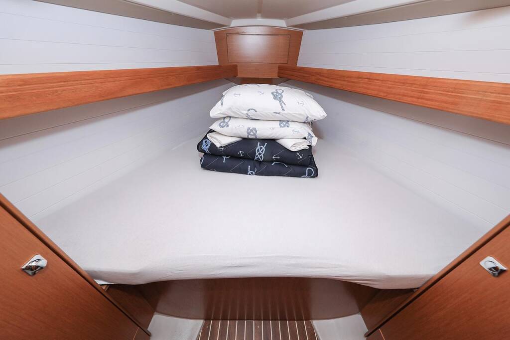 Sailing yacht Bavaria Cruiser 34 Deneb