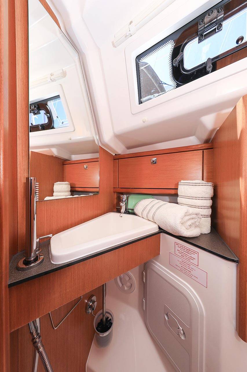 Sailing yacht Bavaria Cruiser 34 Deneb