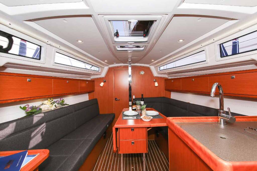 Sailing yacht Bavaria Cruiser 34 Lara
