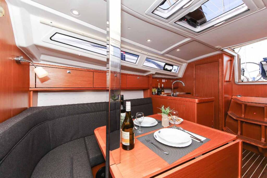 Sailing yacht Bavaria Cruiser 34 Lara