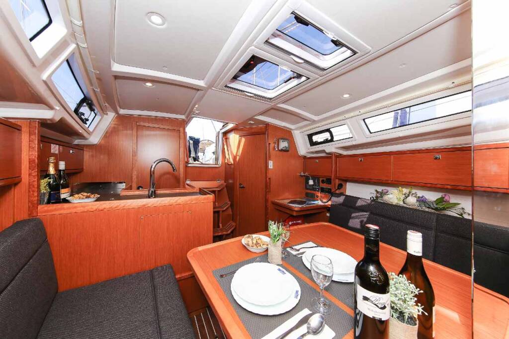 Sailing yacht Bavaria Cruiser 34 Lara