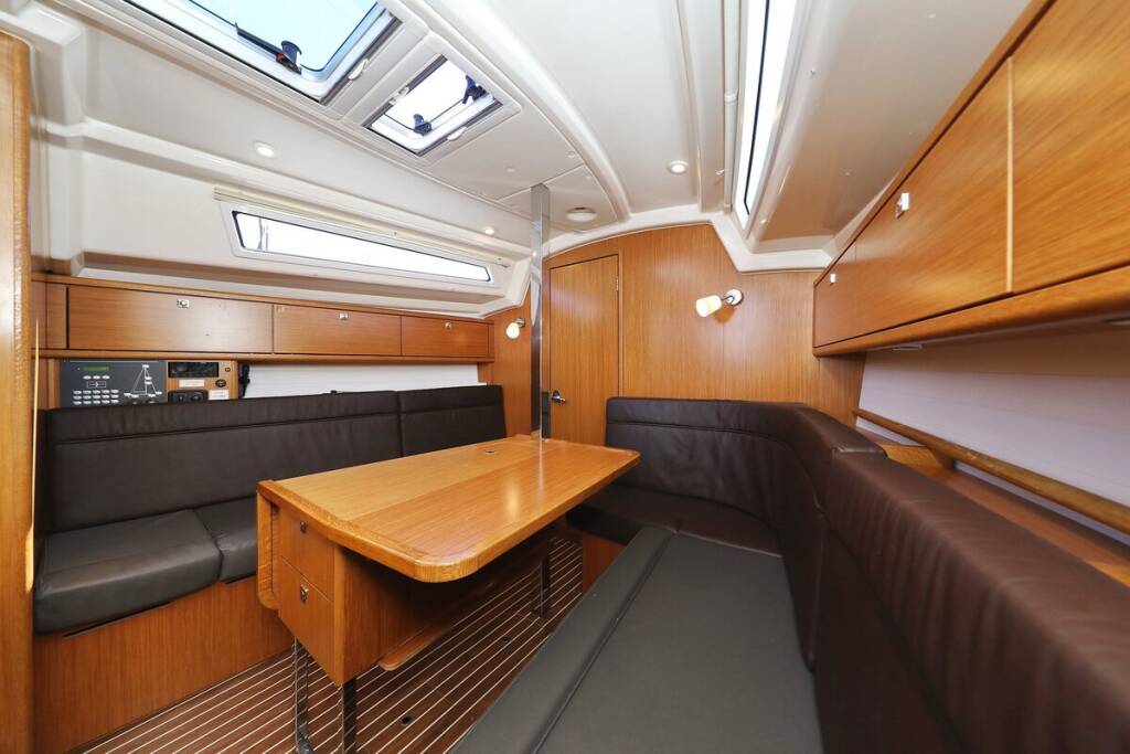 Sailing yacht Bavaria Cruiser 34 Feeling Good
