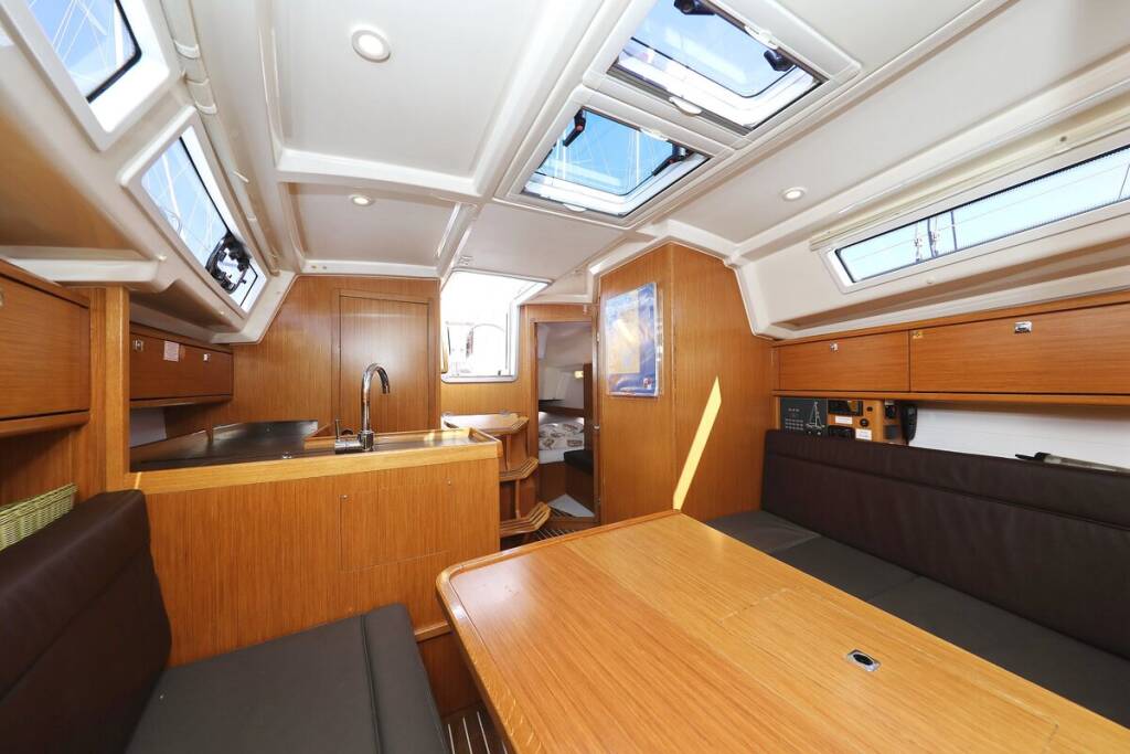 Sailing yacht Bavaria Cruiser 34 Feeling Good