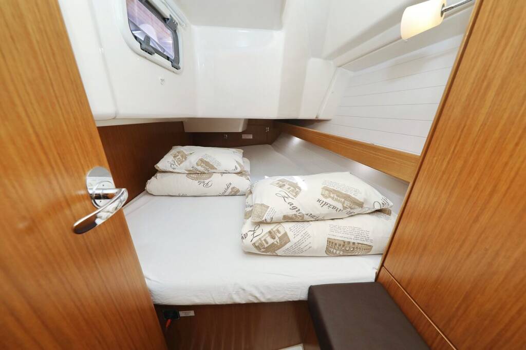 Sailing yacht Bavaria Cruiser 34 Feeling Good
