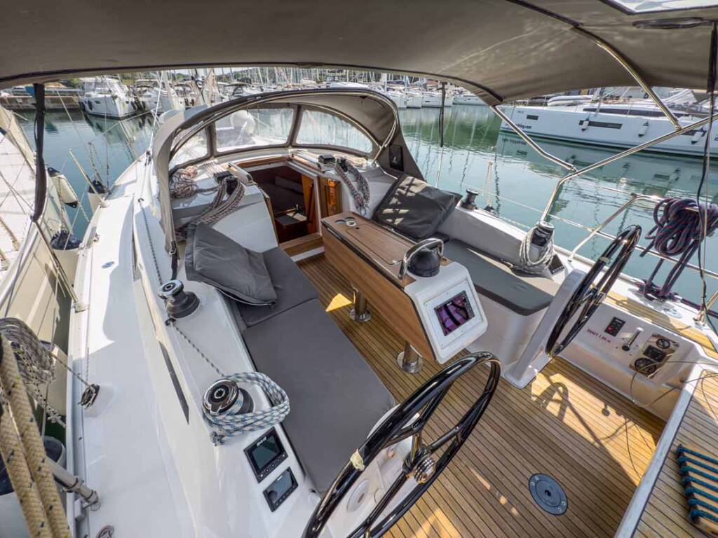 Sailing yacht Bavaria Cruiser 34 Hydra