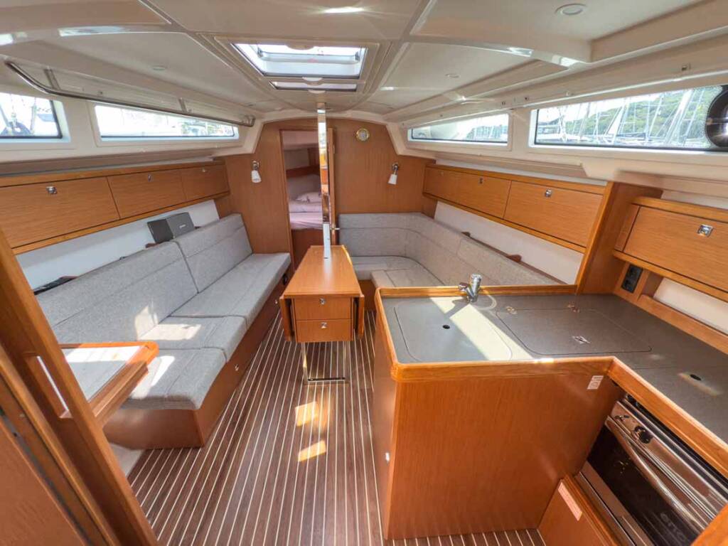 Sailing yacht Bavaria Cruiser 34 Hydra