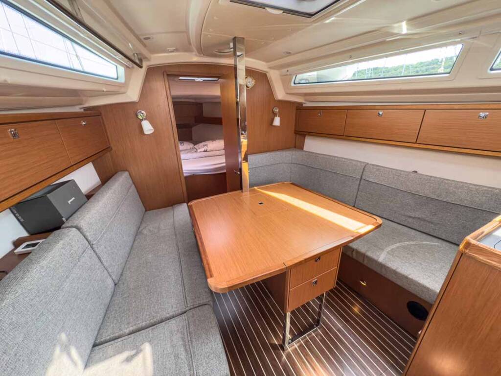 Sailing yacht Bavaria Cruiser 34 Hydra
