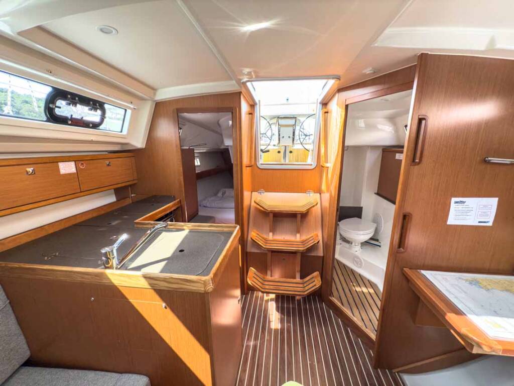Sailing yacht Bavaria Cruiser 34 Hydra