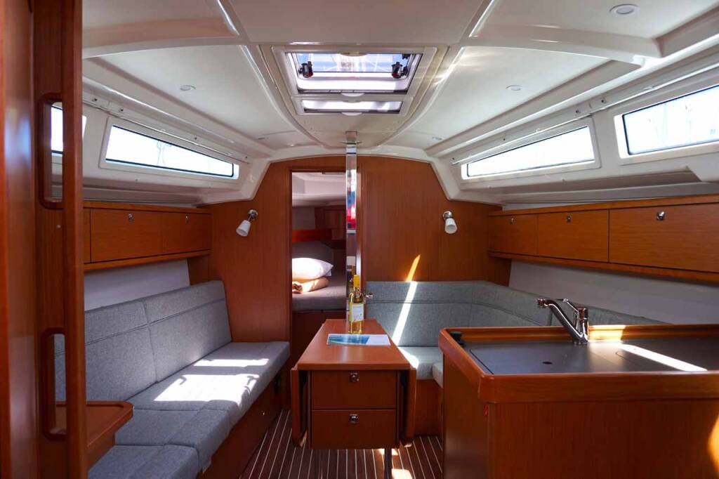 Sailing yacht Bavaria Cruiser 34 