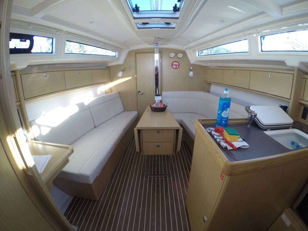 Sailing yacht Bavaria Cruiser 34 Sora