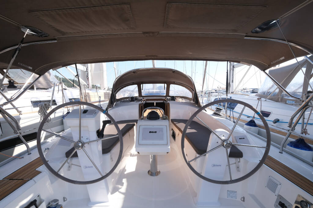 Segelyachten Bavaria Cruiser 34 Dory 2