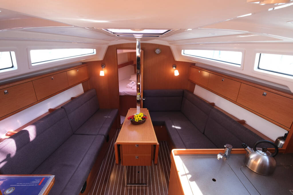 Segelyachten Bavaria Cruiser 34 Dory 2