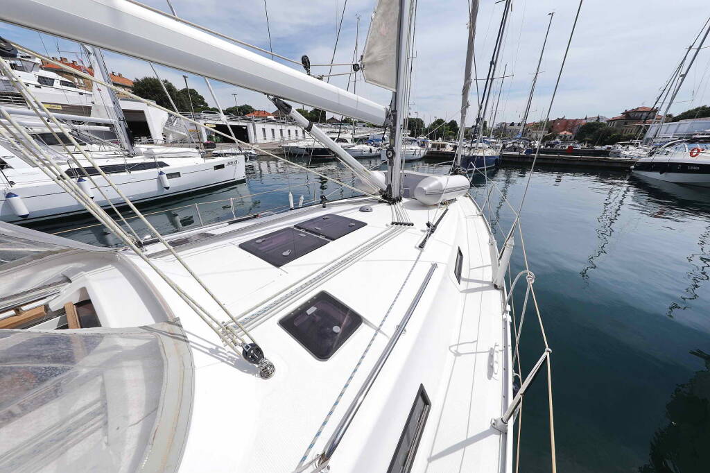 Sailing yacht Bavaria Cruiser 36 Petra M