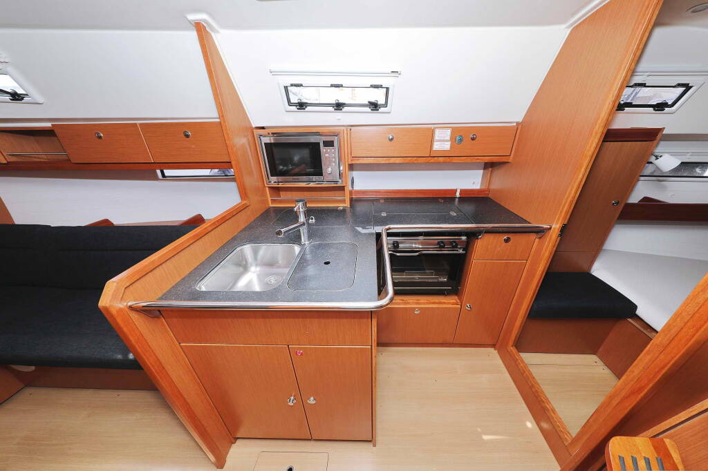 Sailing yacht Bavaria Cruiser 36 Petra M