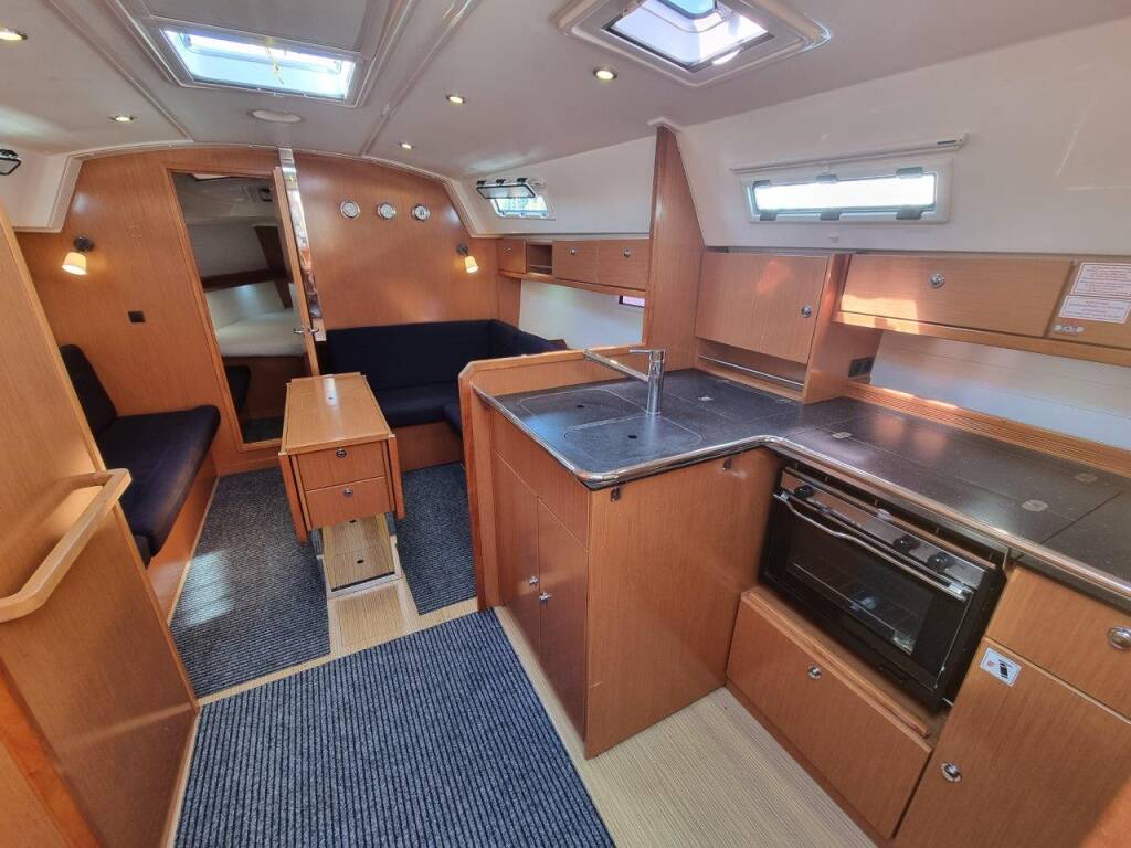 Sailing yacht Bavaria Cruiser 36 Eleven