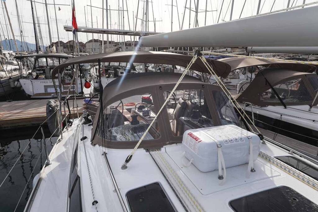Segelyachten Bavaria Cruiser 37 Style Pura Vida