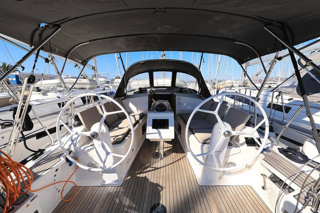 Sailing yacht Bavaria Cruiser 37 Bahari