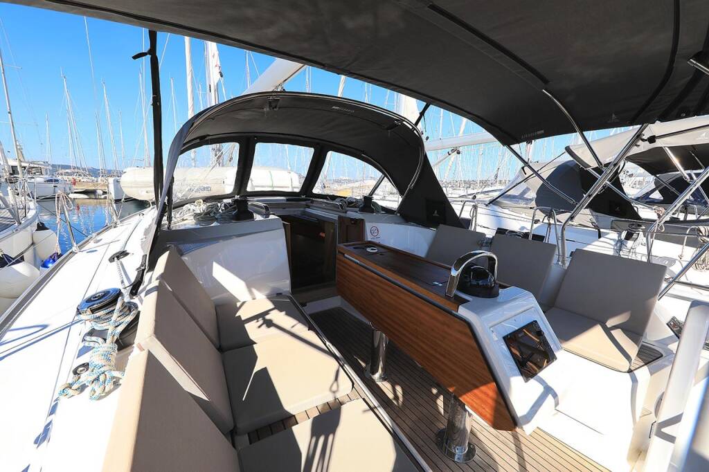 Sailing yacht Bavaria Cruiser 37 Bahari