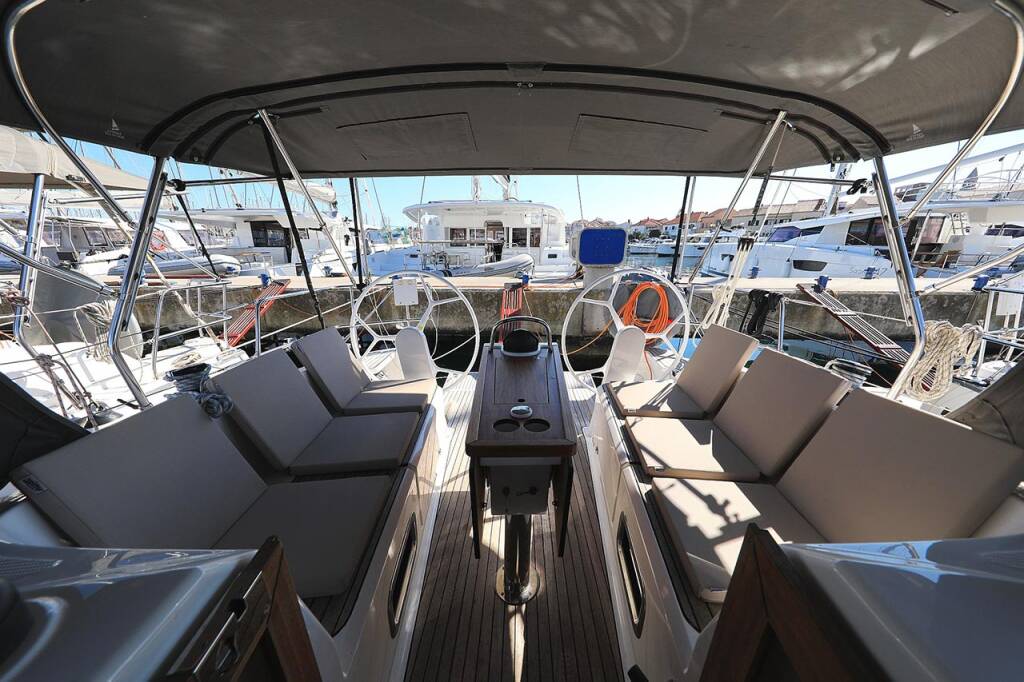 Sailing yacht Bavaria Cruiser 37 Bahari