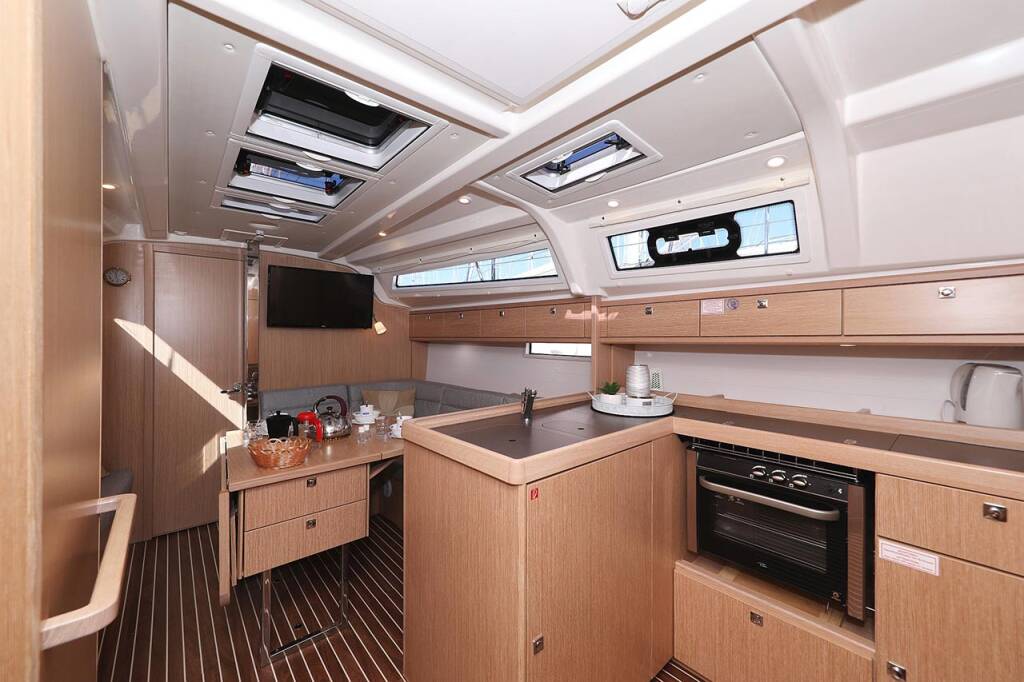 Sailing yacht Bavaria Cruiser 37 Bahari