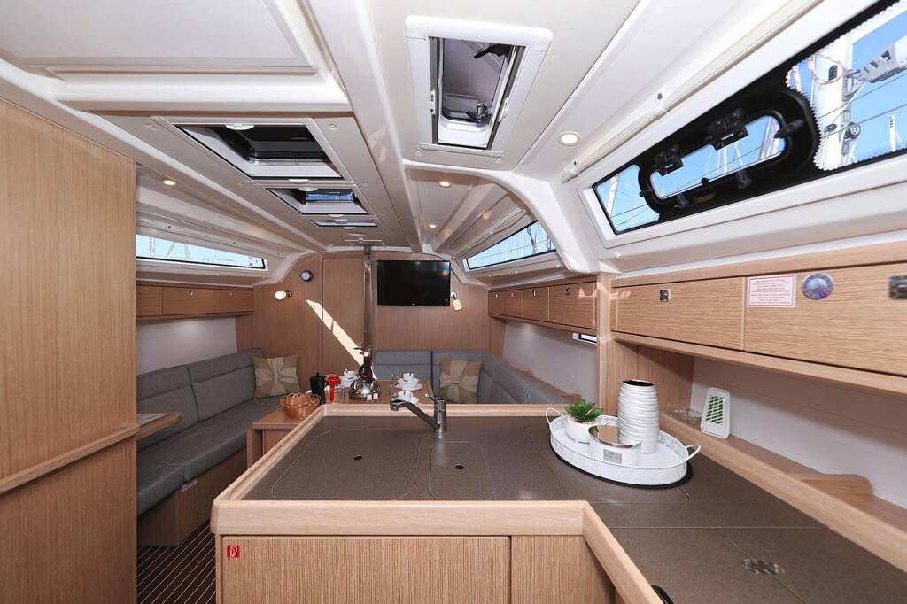 Sailing yacht Bavaria Cruiser 37 Bahari