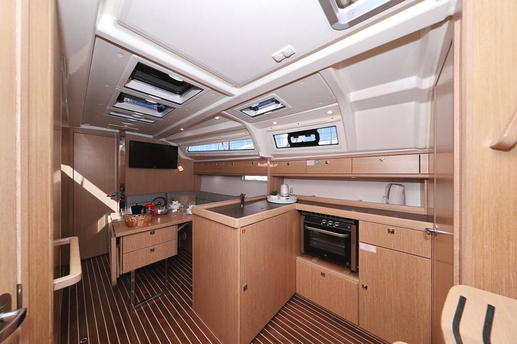 Sailing yacht Bavaria Cruiser 37 Bahari