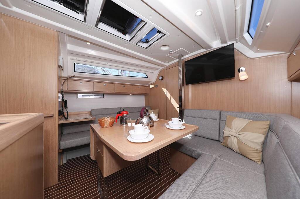 Sailing yacht Bavaria Cruiser 37 Bahari