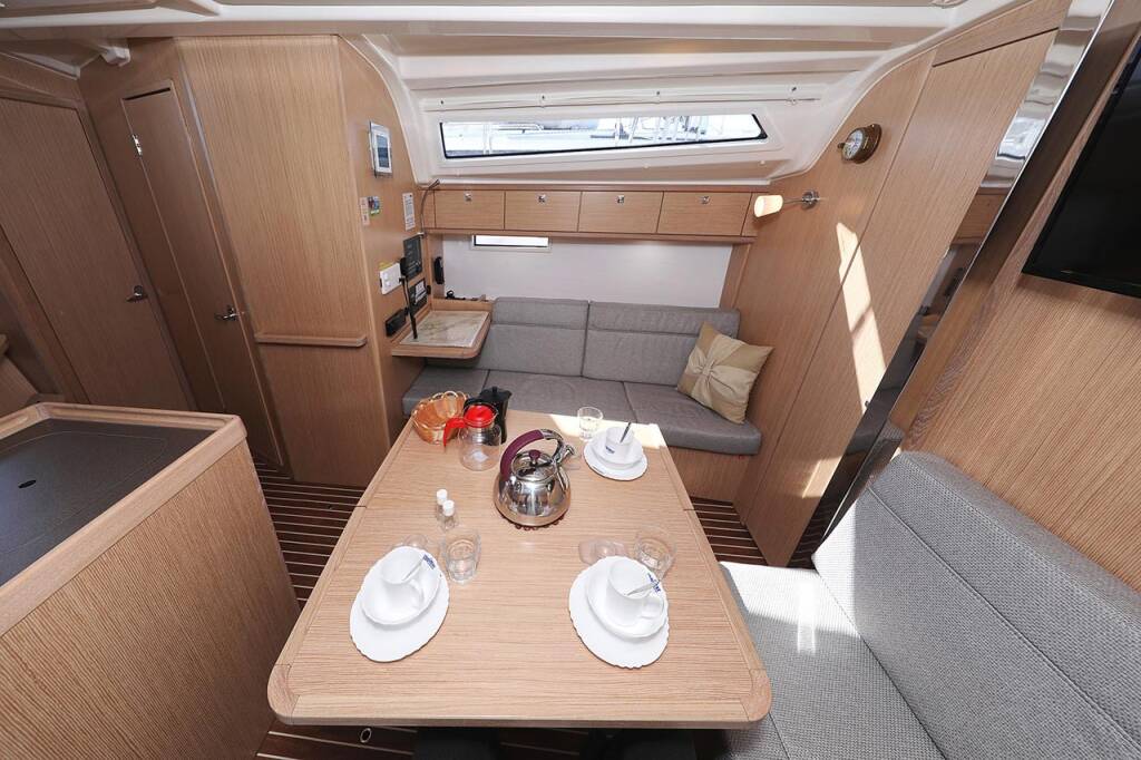 Sailing yacht Bavaria Cruiser 37 Bahari